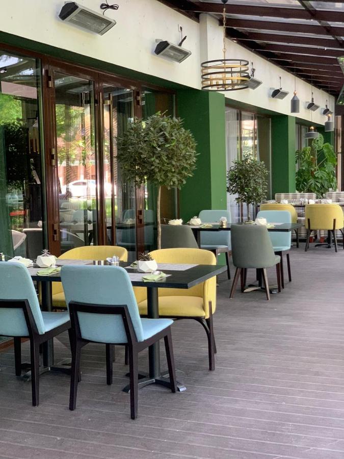 Kazzhol Park Hotel Almaty Exterior photo