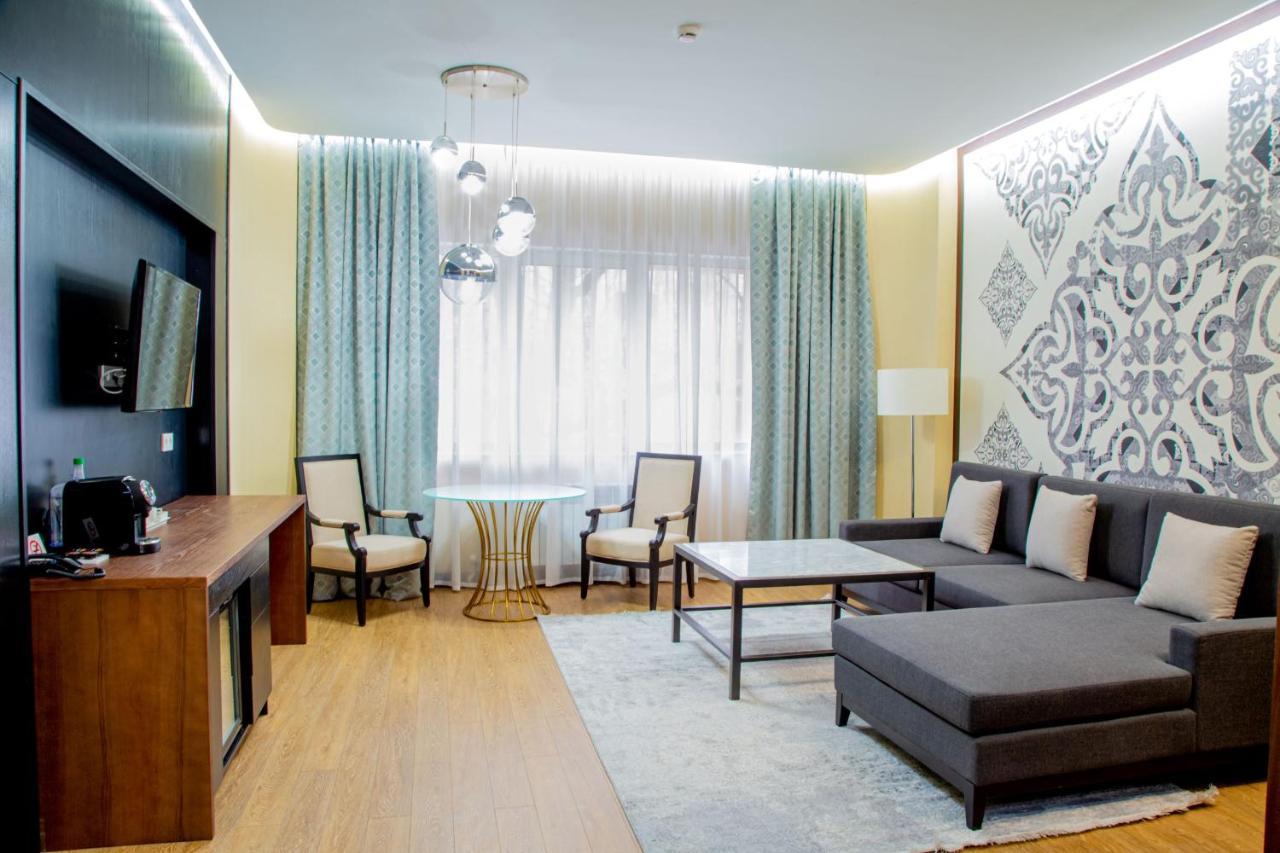 Kazzhol Park Hotel Almaty Exterior photo
