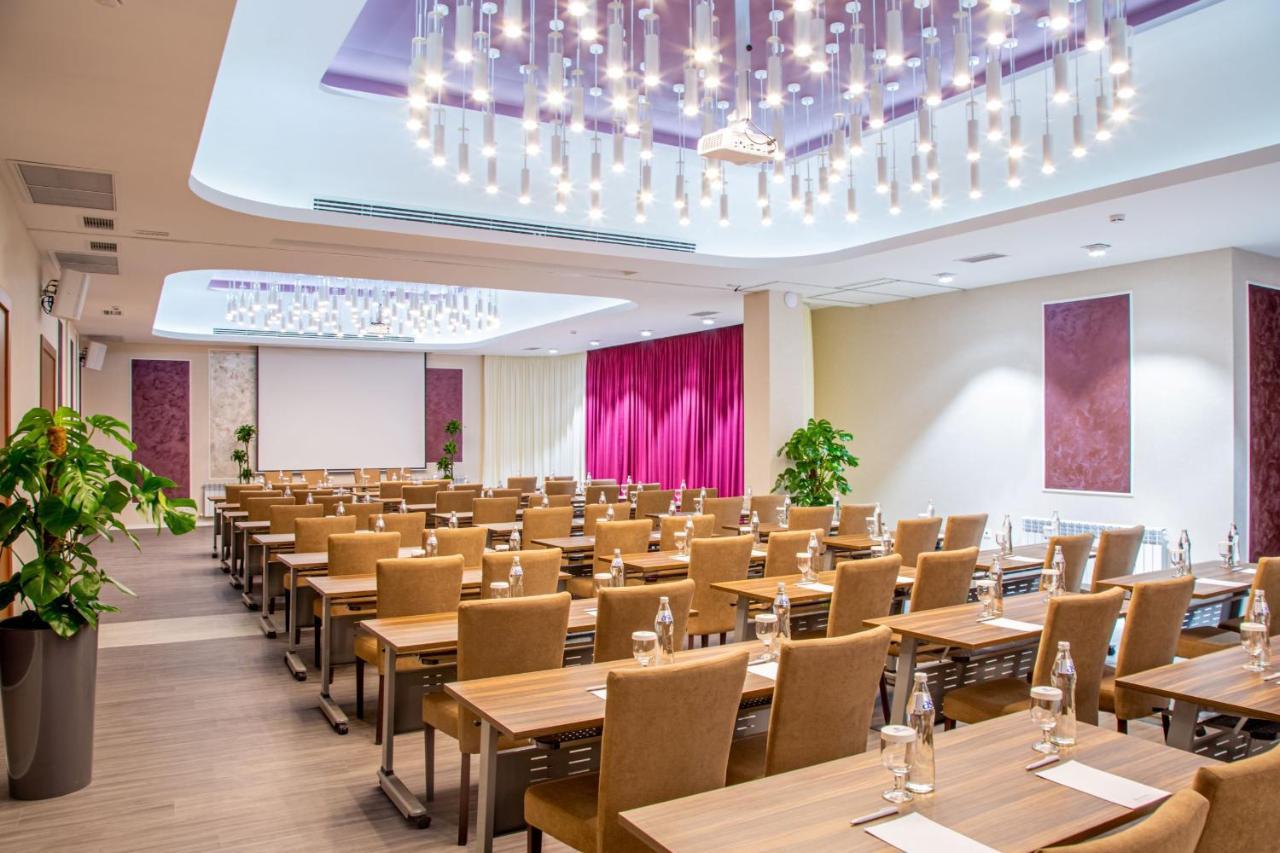 Kazzhol Park Hotel Almaty Exterior photo