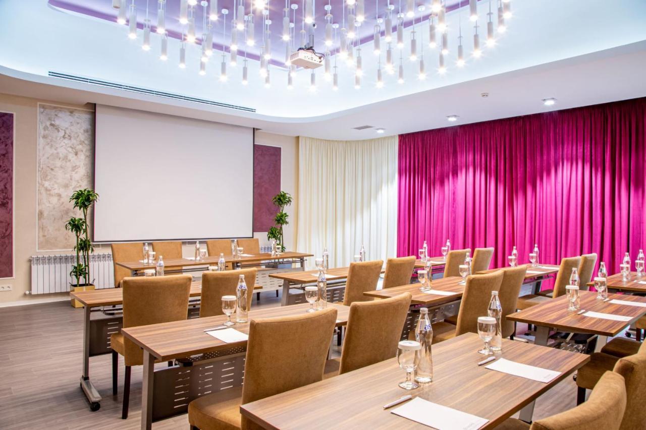 Kazzhol Park Hotel Almaty Exterior photo